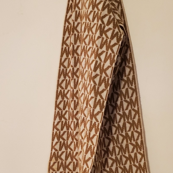 Michael Kors Tan and White Logomania Knitted Winter Scarf - Picture 8 of 9